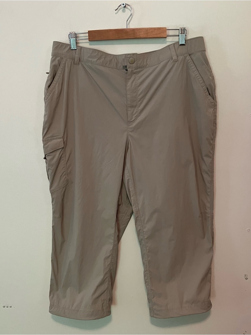 LL Bean Women’s XL Tan Tropicwear Capri Pants Hiking Cargo Camping Outdoor